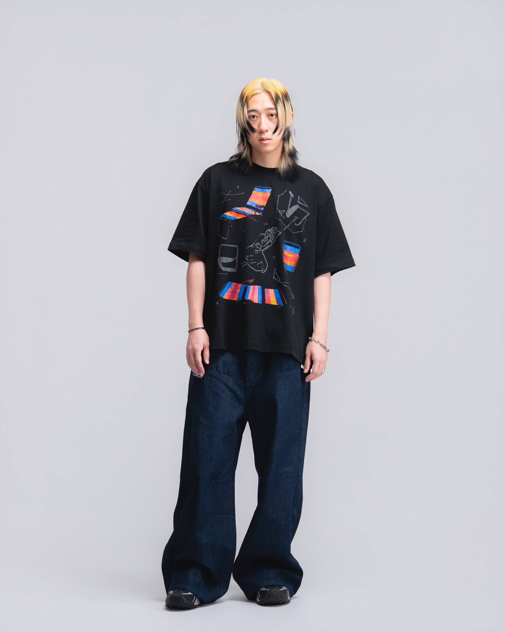 Lazy Chair Tee Black