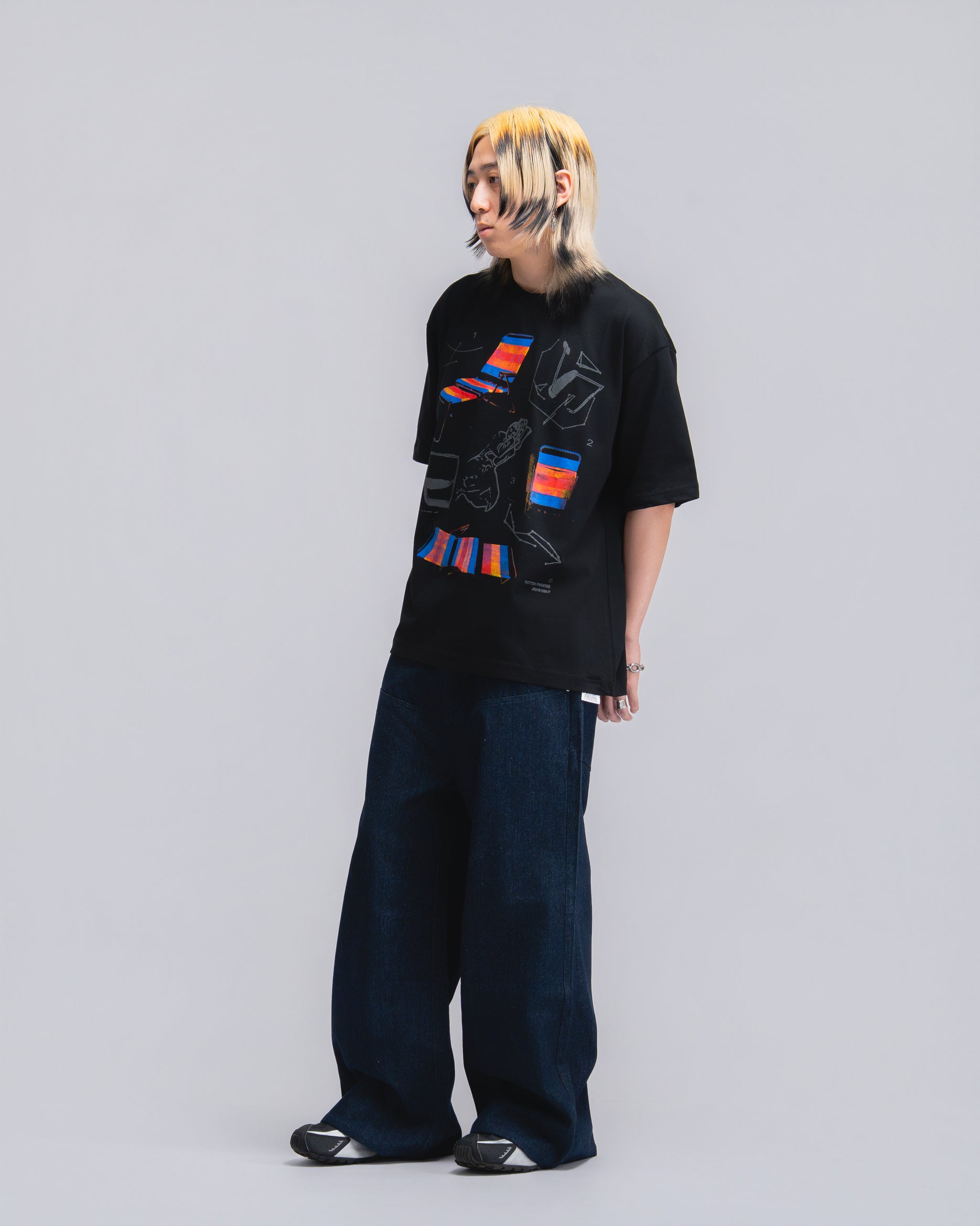 Lazy Chair Tee Black